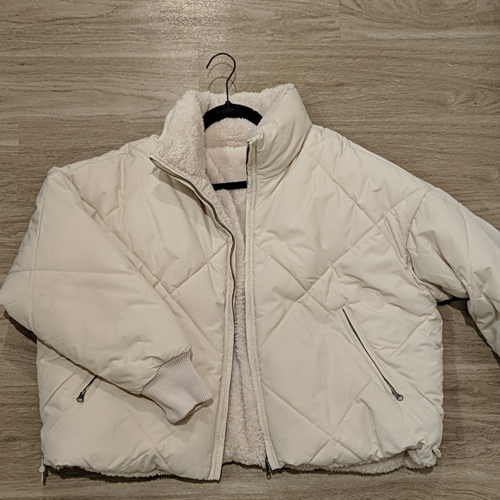 AE Reversible Quilted Puffer Jacket